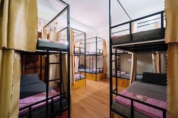 hg hostel and motobikes