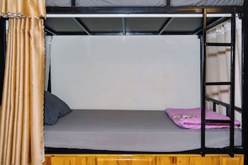 hg hostel and motobikes