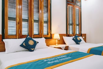 hg hostel and motobikes