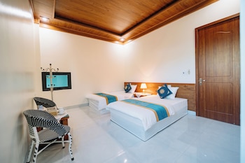 hg hostel and motobikes