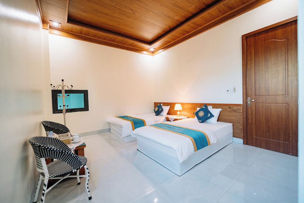 hg hostel and motobikes