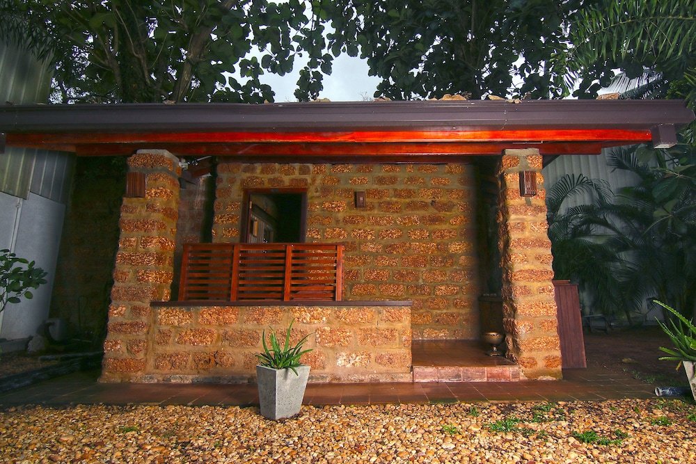 travelers lodge by city hub