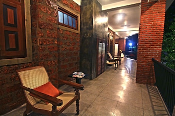 travelers lodge by city hub