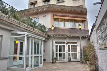 le cheval noir hotel paris pantin