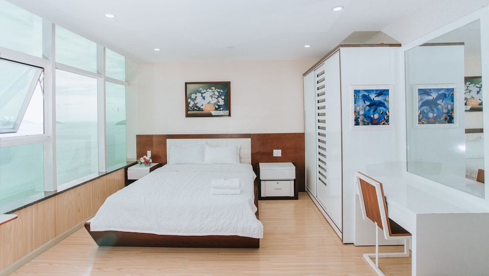 beach front apartment