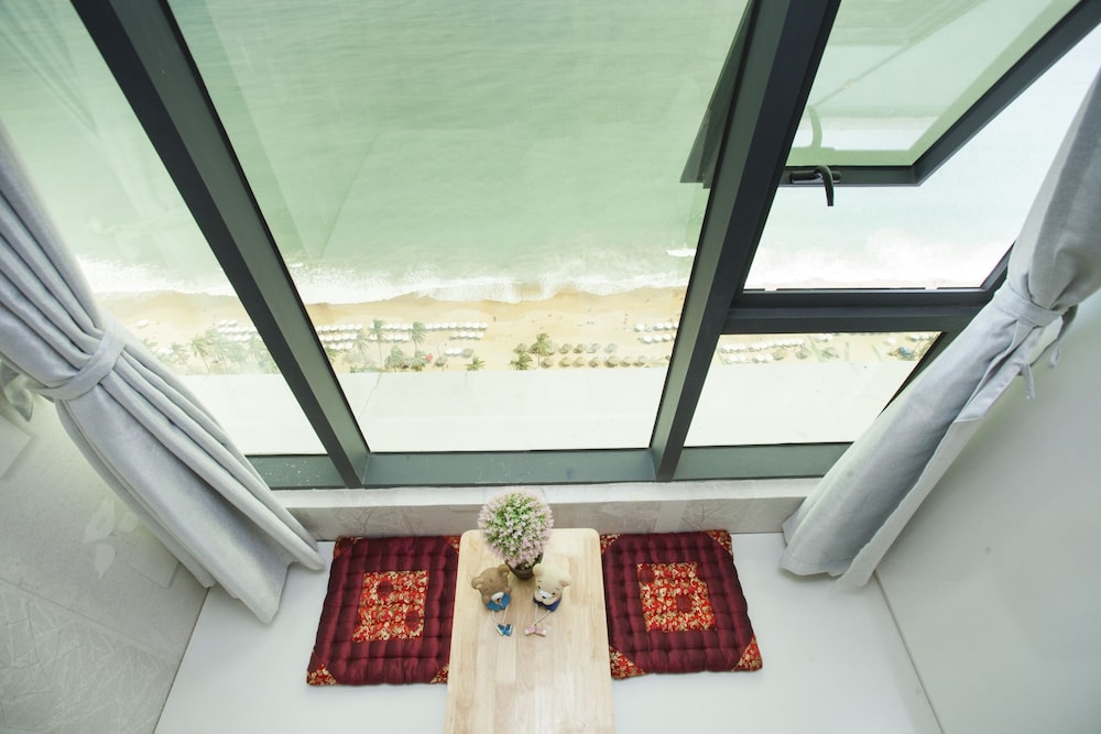 beach front apartment