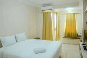 simply studio room at grand serpong apartment by travelio