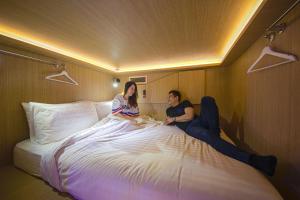 cube boutique capsule hotel kampong glam sg clean