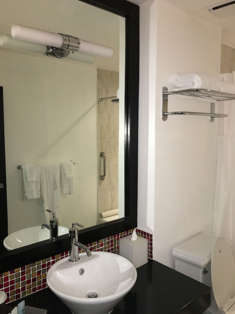 the spanish court hotel