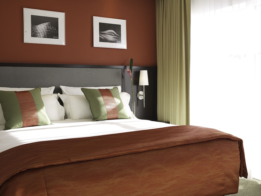 the spanish court hotel