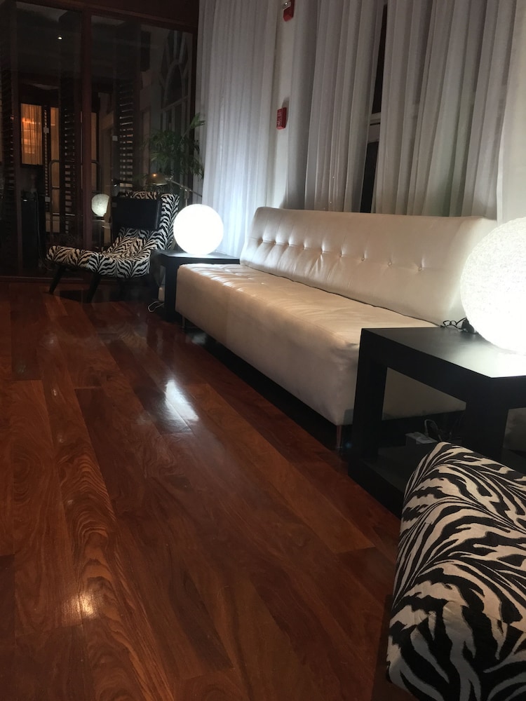 the spanish court hotel