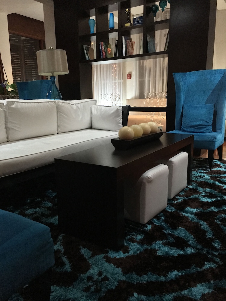 the spanish court hotel