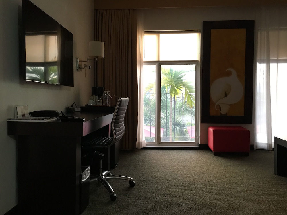 the spanish court hotel