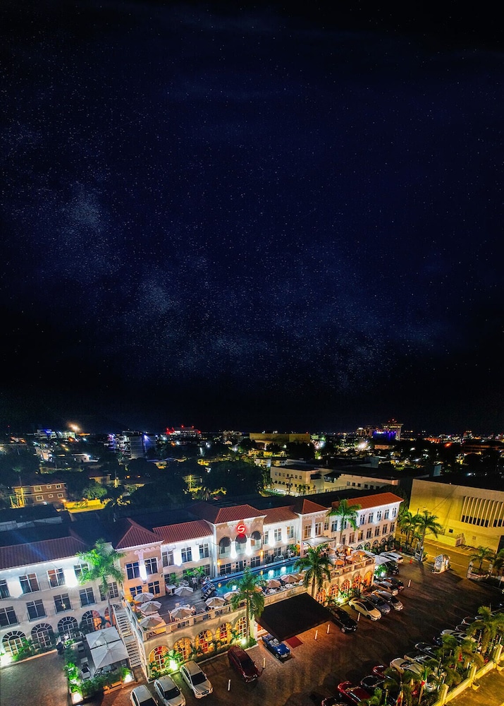 the spanish court hotel