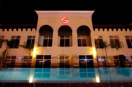 the spanish court hotel