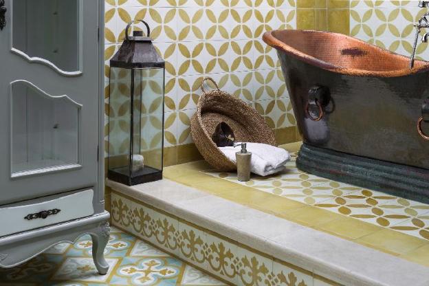 absolute beachfront romantic villa laut