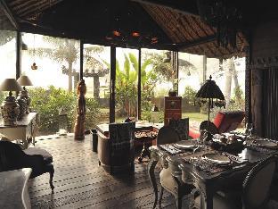 absolute beachfront romantic villa laut