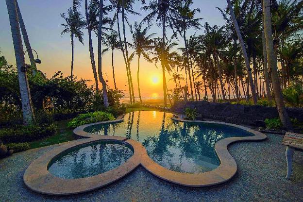 absolute beachfront romantic villa laut