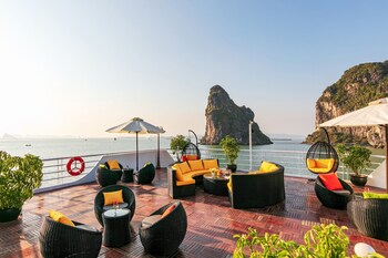 lan ha legend cruise