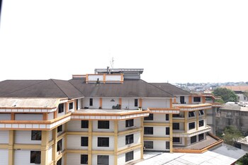 relaxing 2br majesty apartment near maranatha unversity