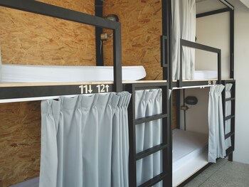 oldmancaptain hostel