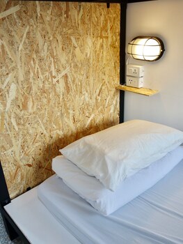 oldmancaptain hostel