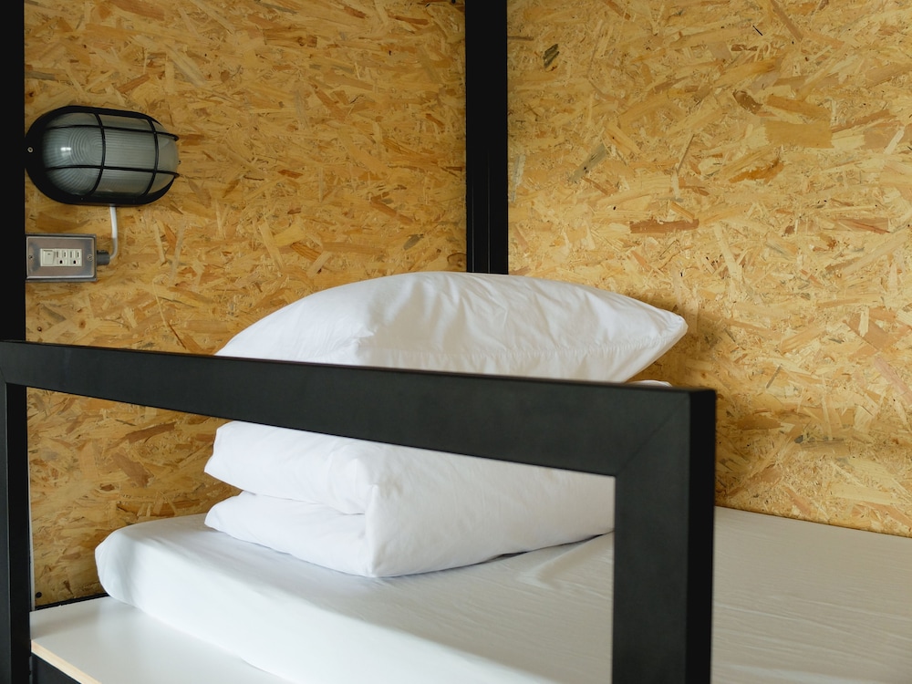 oldmancaptain hostel