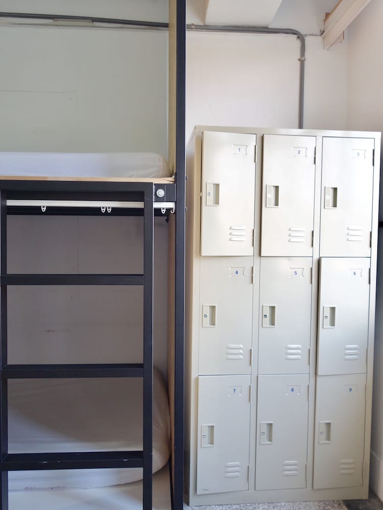 oldmancaptain hostel