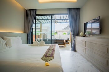 gold chariot pool villa