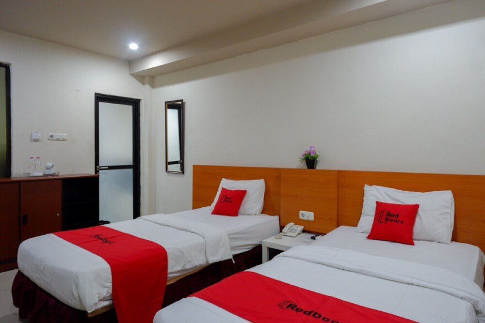 reddoorz plus cameloan hotel palu