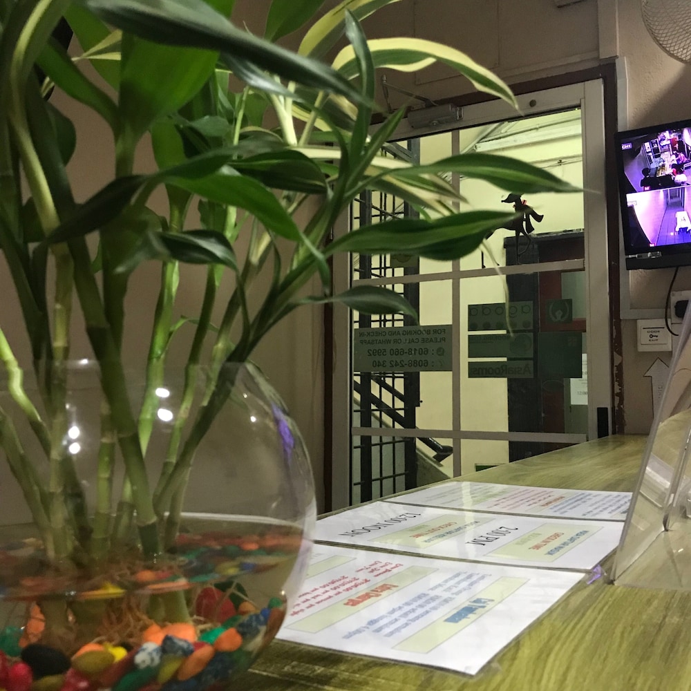 iskandar sinsuran guesthouse