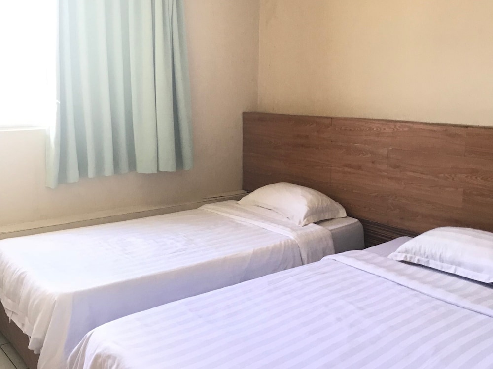 iskandar sinsuran guesthouse