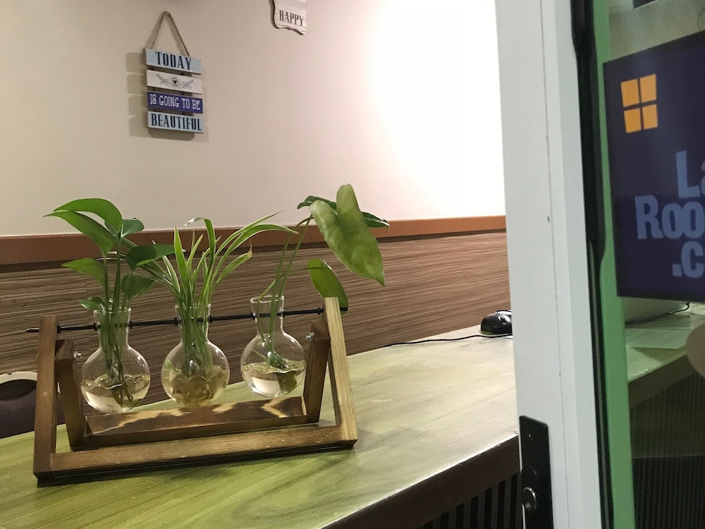 iskandar sinsuran guesthouse