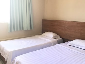 iskandar sinsuran guesthouse