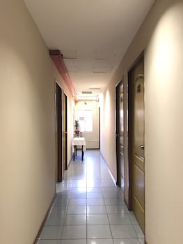 iskandar sinsuran guesthouse