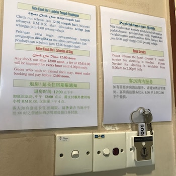 iskandar sinsuran guesthouse