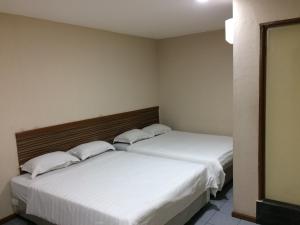 iskandar sinsuran guesthouse