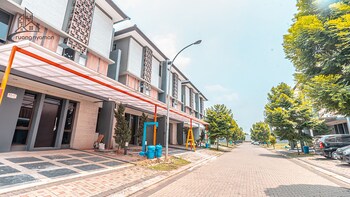 ruang nyaman at regentown near ice bsd