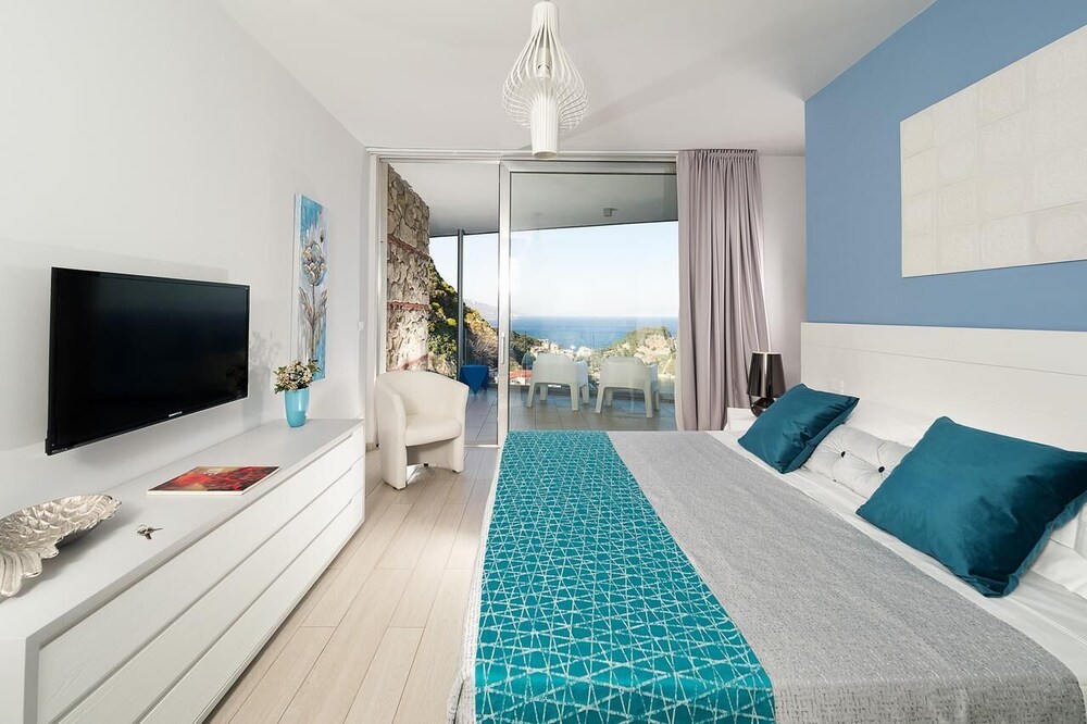 isola bella infinity suites