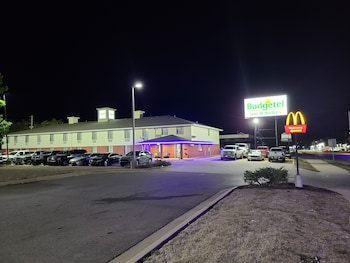 Budgetel Inn And Suites,,2 star