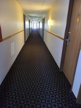 Budgetel Inn And Suites,,2 star