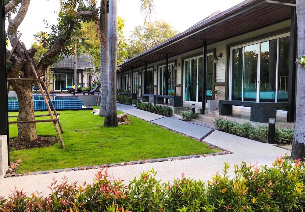 Nirundorn Resort,Cha-Am Beach>>Cha-Am,3 star