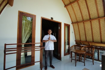 warna beach hotel
