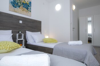 pool apartments privilege