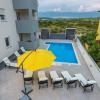 pool apartments privilege