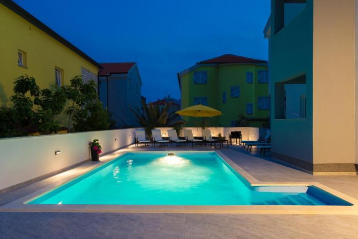 pool apartments privilege
