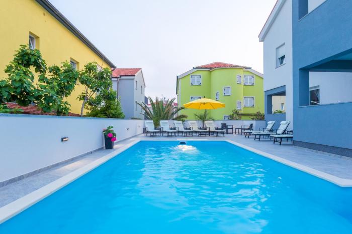 pool apartments privilege