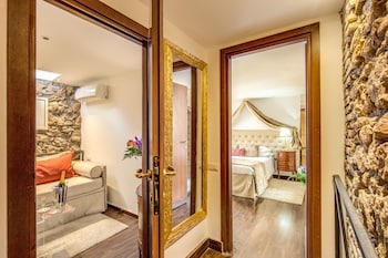 pantheonview luxury suites