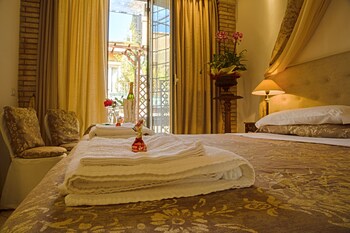 pantheonview luxury suites