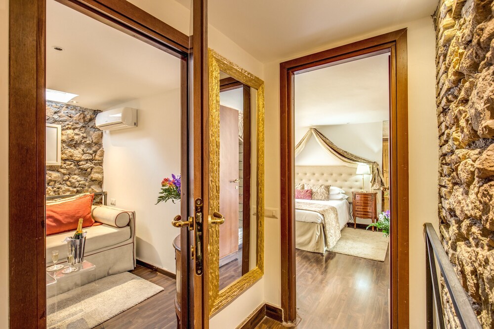 pantheonview luxury suites